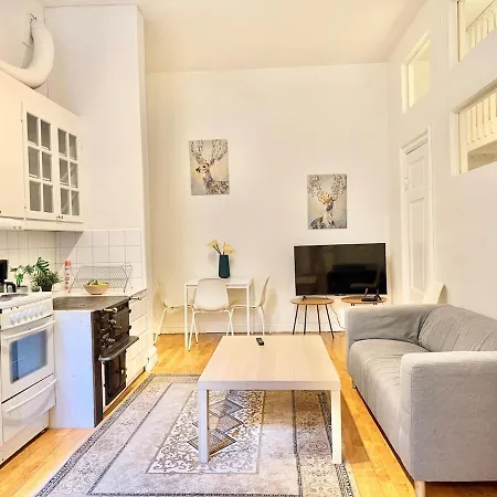 - 2 Bedroom - - Near The Avenue *