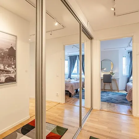 Chic 1br With Balcony In - Prime Location Lejlighed *
