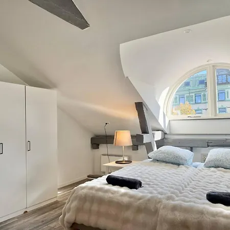 Workers Hq • 7br • 16 Beds • Center 公寓