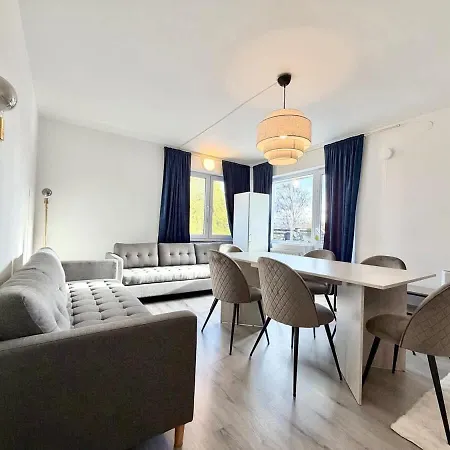 Workers - 3 Bedroom - 7 Beds - Tv In Each - Parking Гётеборг