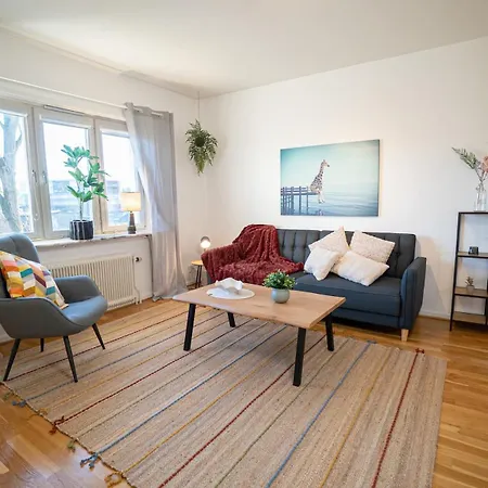 Scandi-boho 1br Calm & Well-connected Location * Göteborg