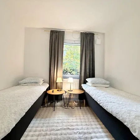 Апартаменты Workers - 3 Bedroom - 7 Beds - Tv In Each - Parking