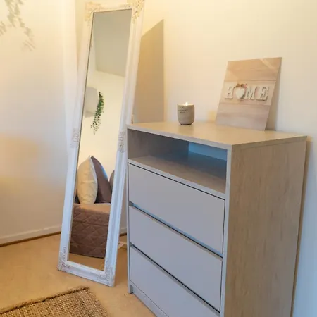 Scandi-boho 1br Calm & Well-connected Location Apartman *