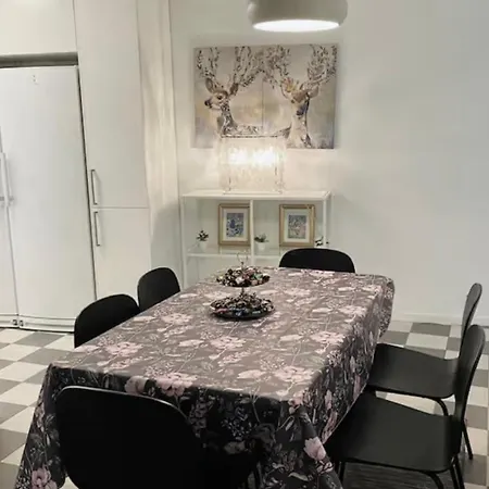 Rymligt Och Haerligt Radhus I Villa Göteborg
