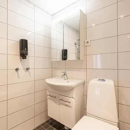 Chic 1br With Balcony In - Prime Location Lejlighed *