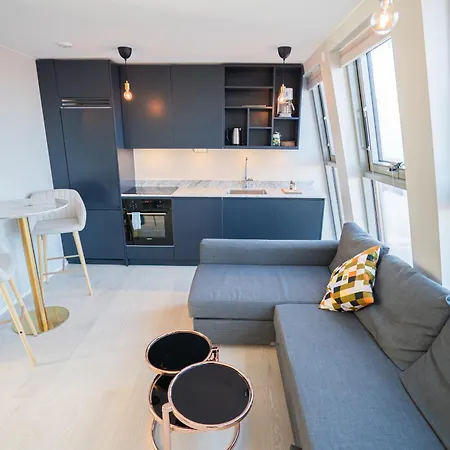 Floor With Rooftop, 1br In Great Location