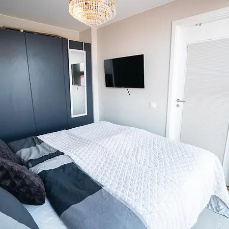 Lägenhet Floor With Rooftop, 1br In Great Location *