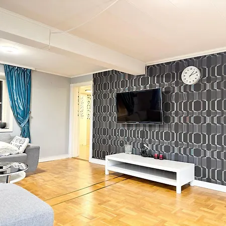 Workers - 8 Beds - Free Parking - Near Volvo *