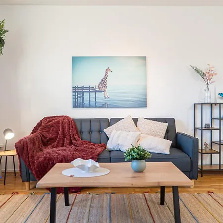 Scandi-boho 1br Calm & Well-connected Location Apartman *