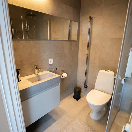 Floor With Rooftop, 1br In Great Location