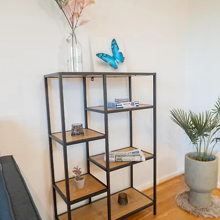 Scandi-boho 1br Calm & Well-connected Location Göteborg
