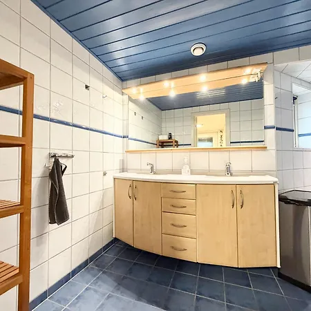 Workers - 8 Beds - Free Parking - Near Volvo *