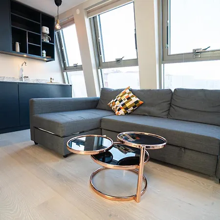 Floor With Rooftop, 1br In Great Location *