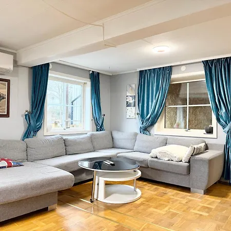 Workers - 8 Beds - Free Parking - Near Volvo Lejlighed *