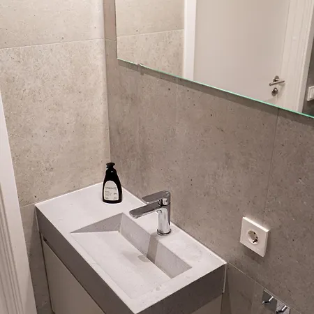 Floor With Rooftop, 1br In Great Location غوتنبرغ