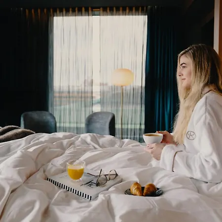 Ξενοδοχείο Riverton 4*