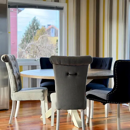 Workers - 4br - 8 Beds - 2 Kitchens - Volvo * Göteborg