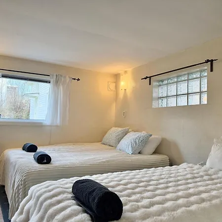 펜션 Workers - 4br - 8 Beds - 2 Kitchens - Volvo *