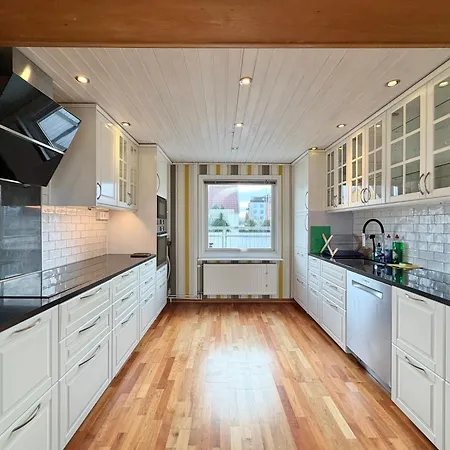 Workers - 4br - 8 Beds - 2 Kitchens - Volvo * 예테보리