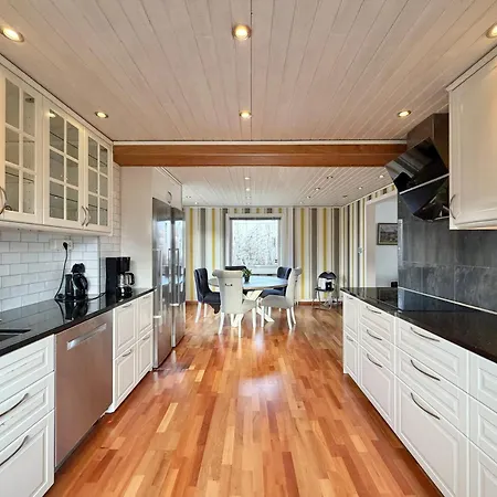 펜션 Workers - 4br - 8 Beds - 2 Kitchens - Volvo