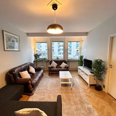 Lejlighed Spacious 4br In *