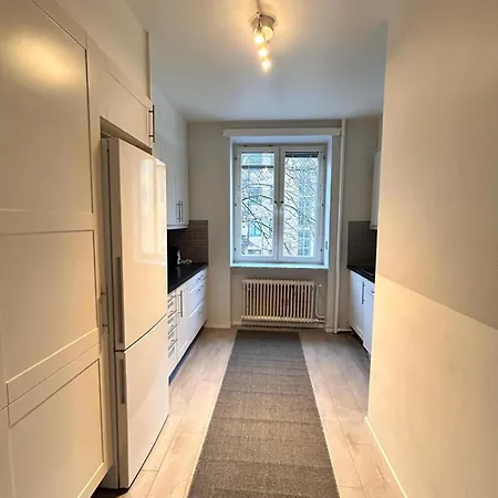 Spacious 4br In Appartement