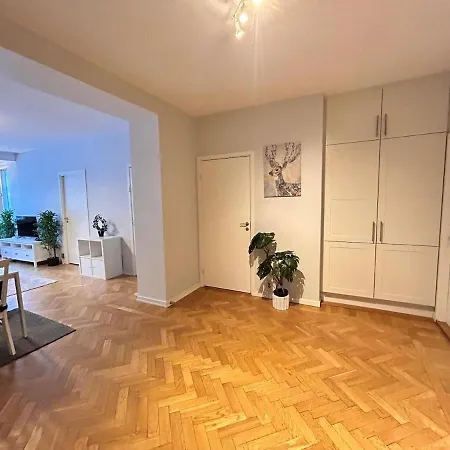 Spacious 4br In Appartement