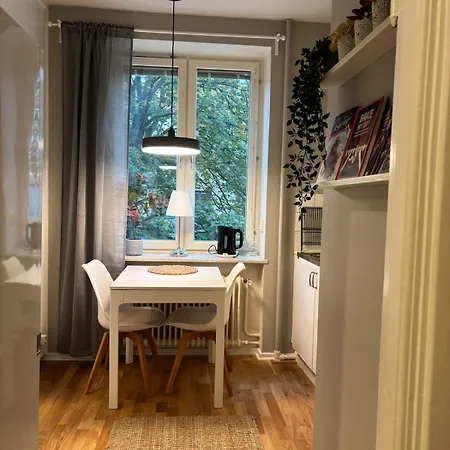 Inviting One-bedroom With Sleeping Space For Four *