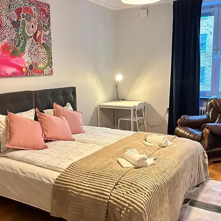 Spacious 4br In Apartment