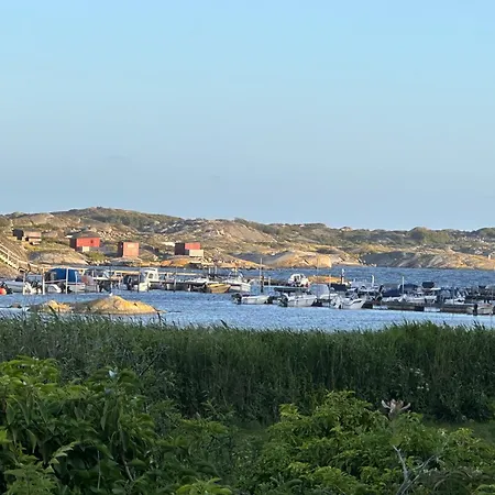 Backstugan - Litet Hus Med Storslaget Laege Prázdninový dům