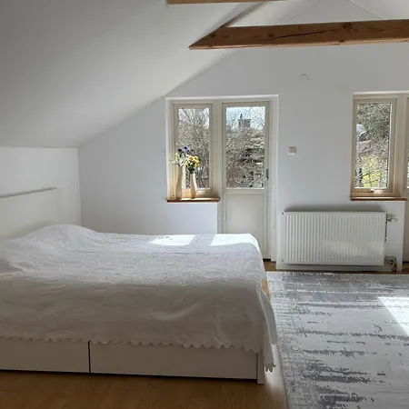 Grand With Great Location! Villa *