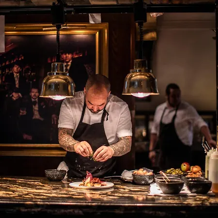 Pigalle Hotel