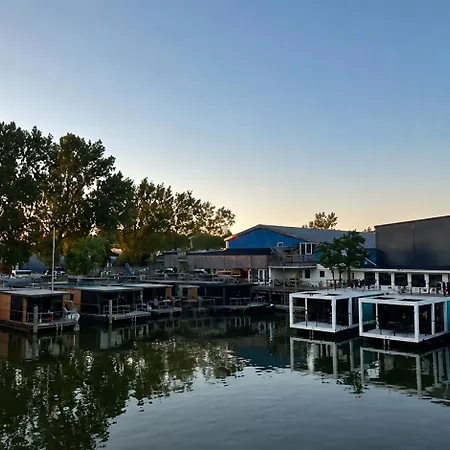 La Mare Botel 4*