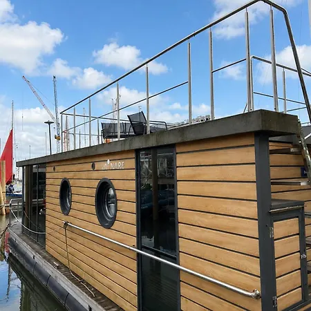 Botel La Mare