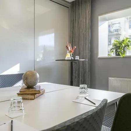 Radisson Blu Riverside Otel 4*