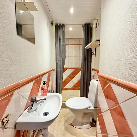 Workers - 5 Bedroom - 2 Bath - Volvo - Parking 別荘