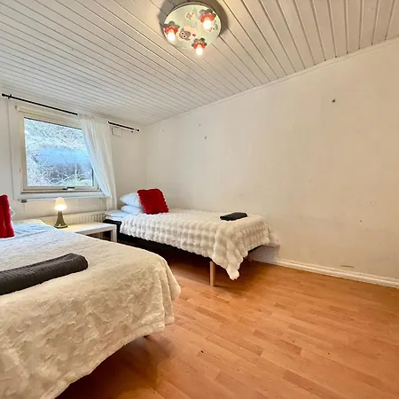 Workers - 5 Bedroom - 2 Bath - Volvo - Parking