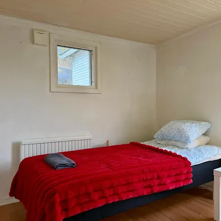 Workers - 5 Bedroom - 2 Bath - Volvo - Parking