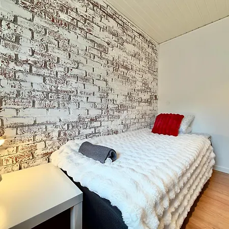 Workers - 5 Bedroom - 2 Bath - Volvo - Parking * ヨーテボリ