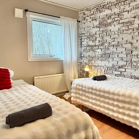 Workers - 5 Bedroom - 2 Bath - Volvo - Parking * ヨーテボリ