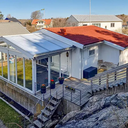 2 Bedroom Gorgeous In Torslanda Göteborg