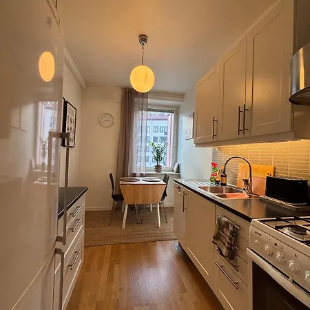 Cozy And Spacious 2 With Space For 4 People #1202 * Gothenburg
