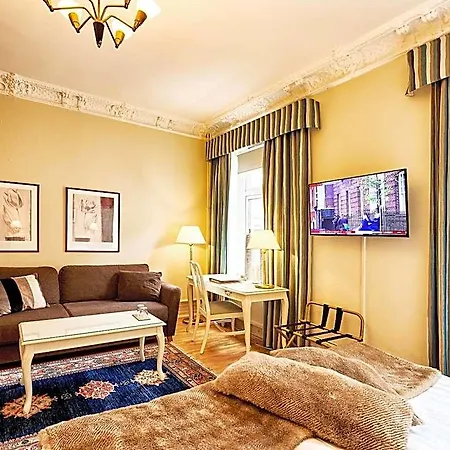 Royal Hotel