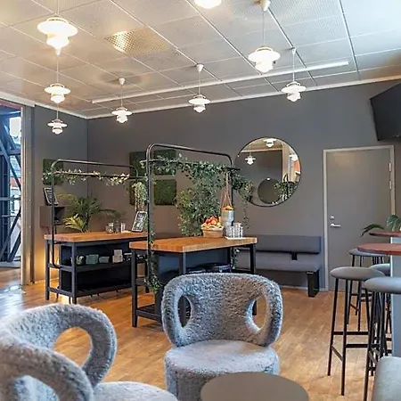 Hotel Quality 11 & Eriksbergshallen 4*