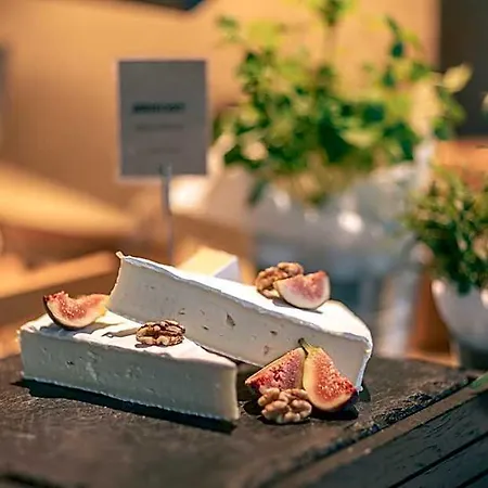 Quality 11 & Eriksbergshallen Hotel 4*