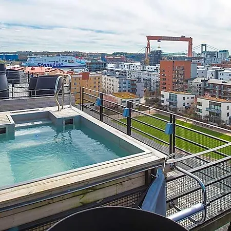 Hotel Quality 11 & Eriksbergshallen 4*