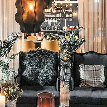 Charming With Complimentary Breakfast 3*