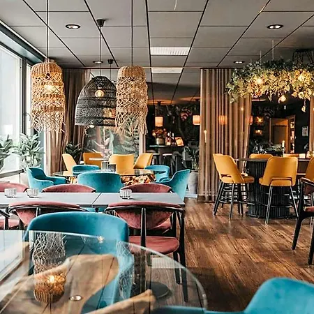 Charming With Complimentary Breakfast Hotel 3*