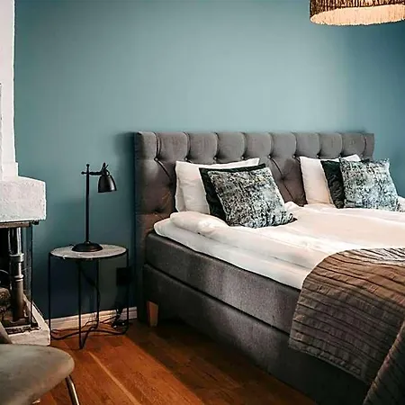 Charming With Complimentary Breakfast Hotel 3*