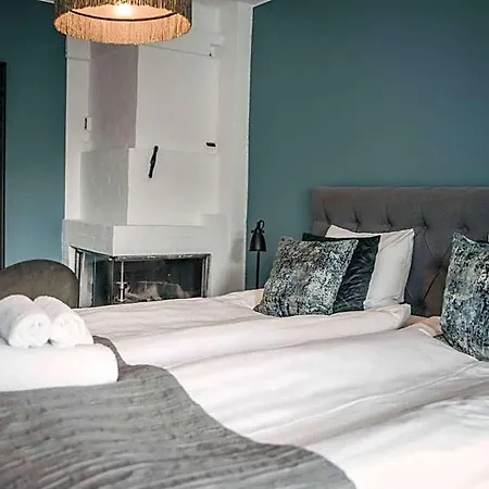 Charming With Complimentary Breakfast 3*